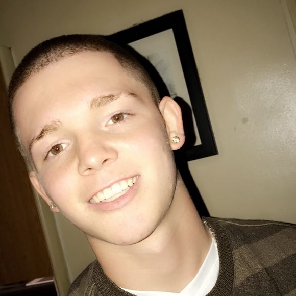 Profile Picture of Joshua Parnell labombard (@josh365) on Poshmark