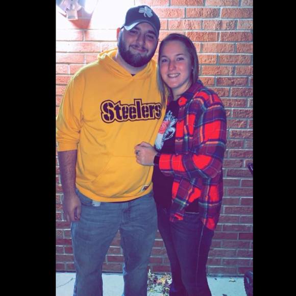 Profile Picture of Danielle Brucker (@daniellebrucker) on Poshmark