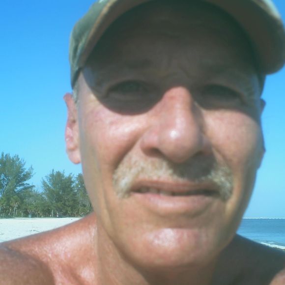 Profile Picture of Don Gumz (@djgn1) on Poshmark
