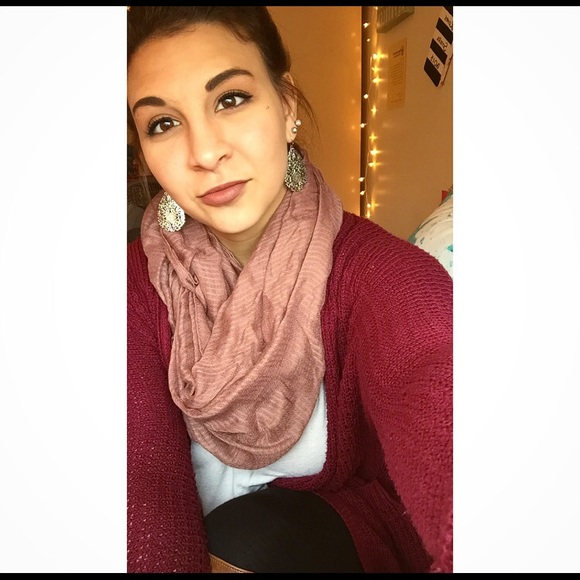Profile Picture of Samantha Pasciuto (@samanthaora) on Poshmark