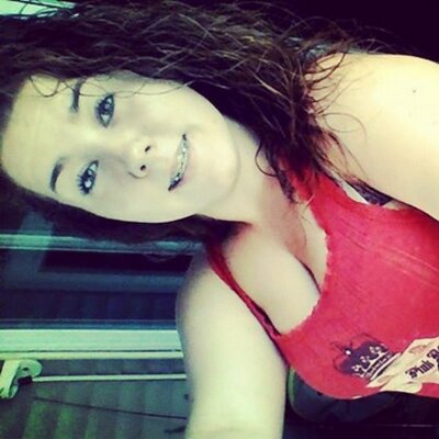 Profile Picture of White Girlll (@alyssadevlin_) on Twitter