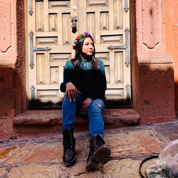 Profile Picture of Vianey Ramirez (@vi_aneyy) on Poshmark