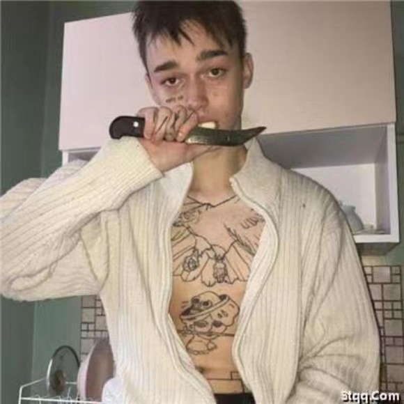 Profile Picture of Jeffrey Lowell (@lowell_812) on Poshmark