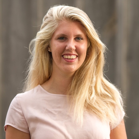 Profile Picture of Caitlyn Suderman (@caitlynsuderman) on Poshmark