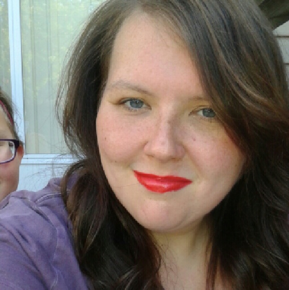 Profile Picture of Cassie Wright (@bryceandbella13) on Poshmark