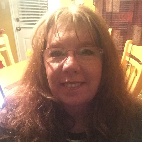 Profile Picture of Lori Hines (@lorih65) on Poshmark