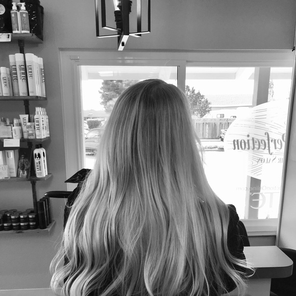 Profile Picture of Dee Larson (@invisiblecircus) on Poshmark