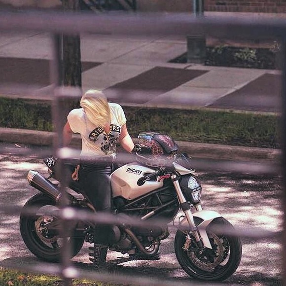 Profile Picture of Jennifer Proseus (@thirdjennmoto) on Poshmark