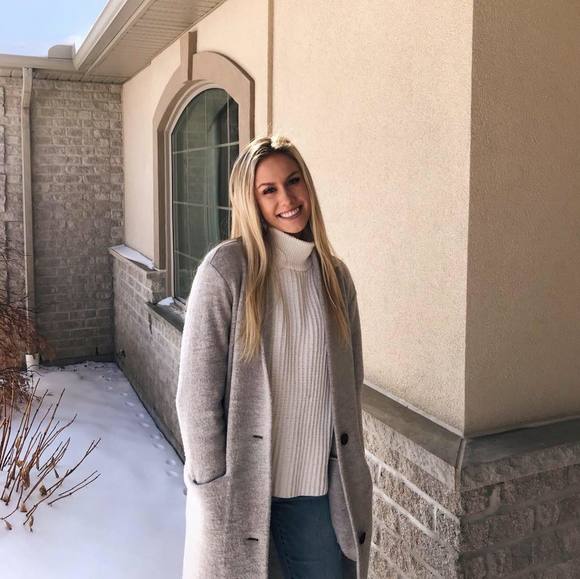 Profile Picture of Lauren Brodie (@laurenbrodie) on Poshmark