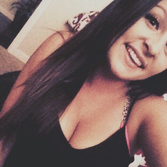 Profile Picture of Jillian Barona (@jillbarona) on Poshmark