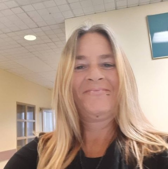 Profile Picture of Deedee Macinnis (@deedeemacinnis) on Poshmark
