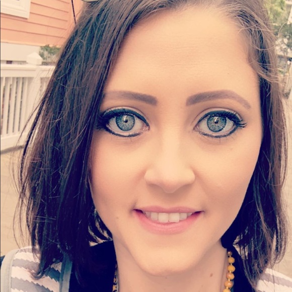 Profile Picture of Kami Lowe (@kbush09) on Poshmark