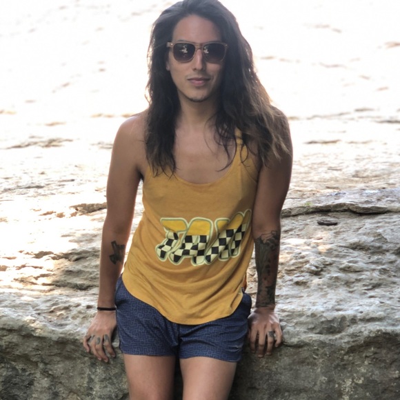 Profile Picture of Julian Alvarez (@texhol) on Poshmark