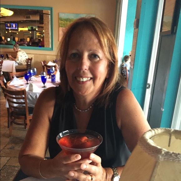 Profile Picture of Susan Prestiano (@suepres) on Poshmark