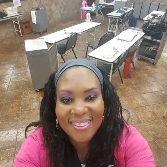 Profile Picture of Evelyn -brown Moore - (@evelynmoor53) on Poshmark