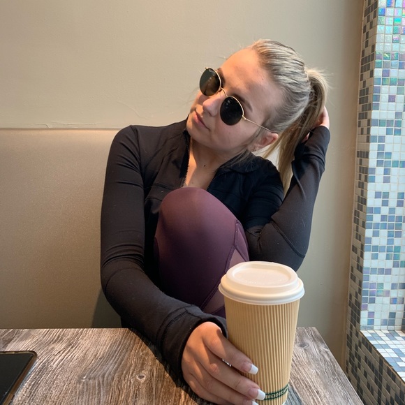 Profile Picture of Hannah Pearce (@hjpearce19) on Poshmark