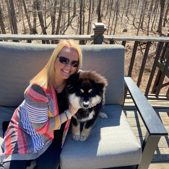 Profile Picture of Lisa Coville (@lisavcoville) on Poshmark