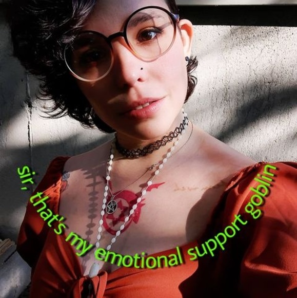 Profile Picture of Kaliope Larsen (@becomingkali) on Poshmark