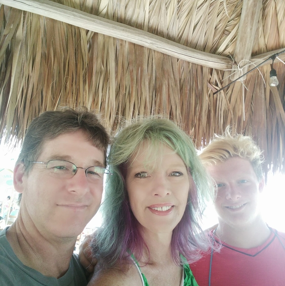Profile Picture of Lisa Fox-roberge (@lfox5059) on Poshmark