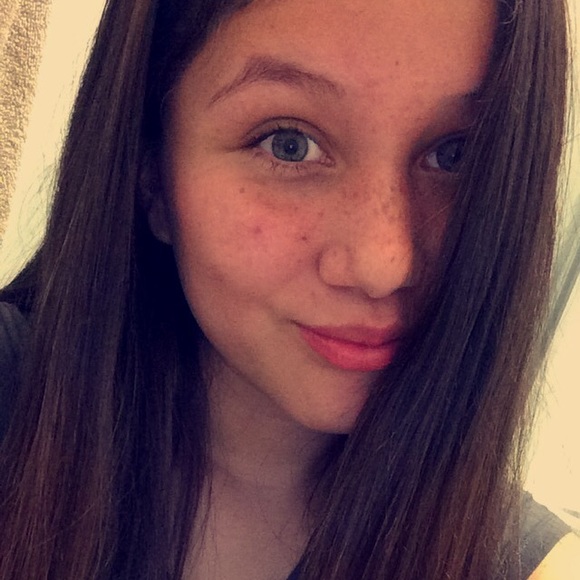 Profile Picture of Georgina Guardado (@gerginna_27) on Poshmark