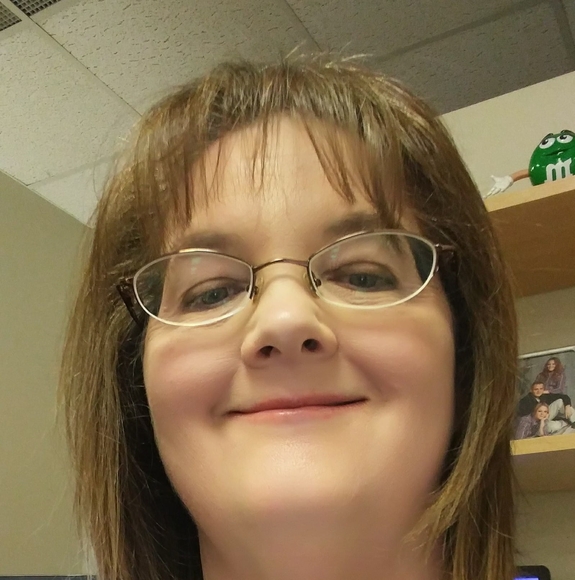 Profile Picture of Cheryl Weldon (@aut2umn2) on Poshmark