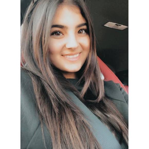 Profile Picture of Angelique Giokas (@angiegiokas) on Poshmark