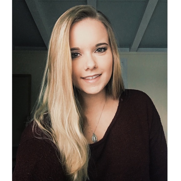 Profile Picture of Bella Alibrandi (@ialibrandi) on Poshmark