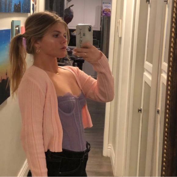 Profile Picture of Ava Quinn (@quinn_ava324) on Poshmark