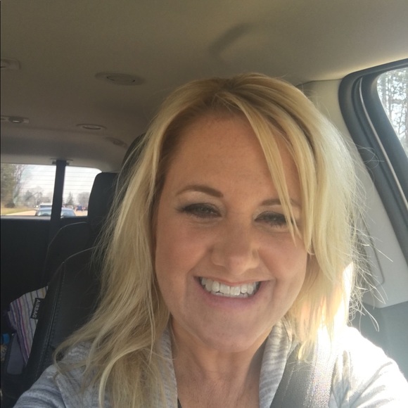 Profile Picture of Tracy Monacelli (@tracymonacelli) on Poshmark