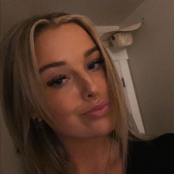 Profile Picture of Faith Gropp (@f_gro) on Poshmark