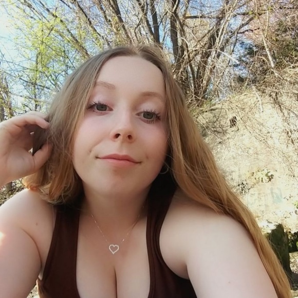 Profile Picture of Vaida Hempstead (@vaidajay11) on Poshmark