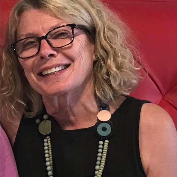 Profile Picture of Alice Dunick (@books4alice) on Poshmark