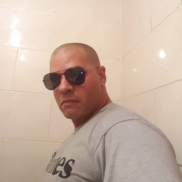 Profile Picture of Rob Andrickson (@thaneyis13) on Poshmark