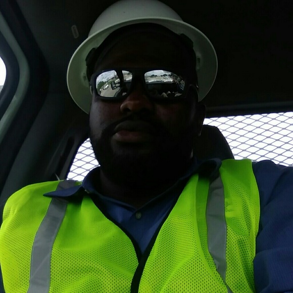 Profile Picture of Taniel King (@deweyking77) on Poshmark