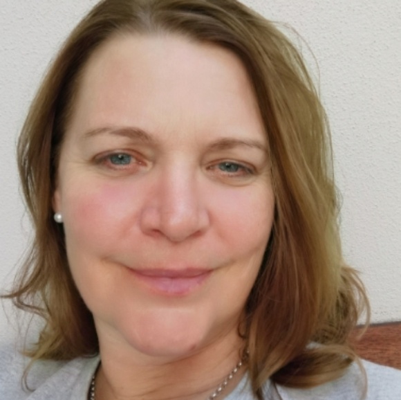 Profile Picture of Lisa Davies (@dlisa7569) on Poshmark