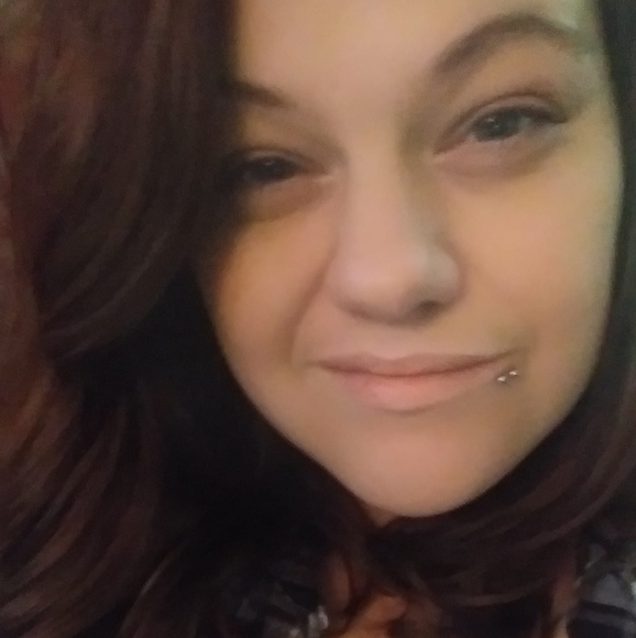 Profile Picture of Pamela Oriley (@lucki24clover) on Poshmark