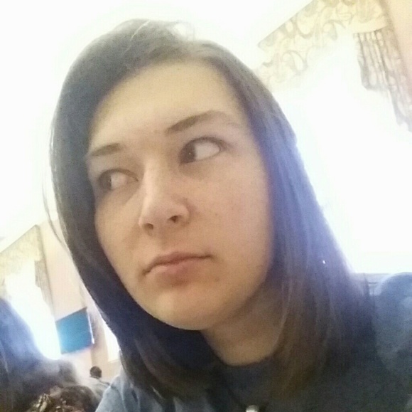 Profile Picture of Liz Dirian (@lizdirian) on Poshmark