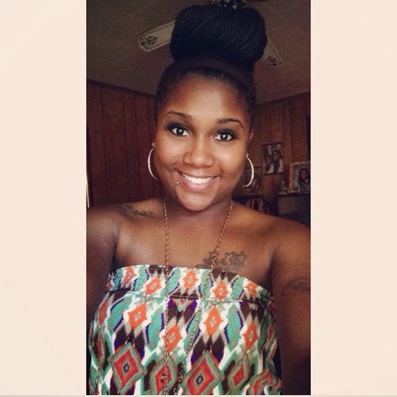 Profile Picture of Brittney Mitchell (@msbritt10) on Poshmark
