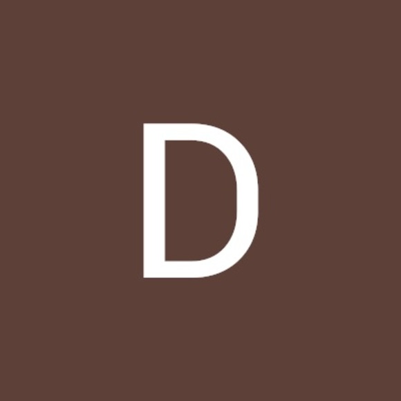 Profile Picture of Danielle Coppage (@daniellecoppage) on Poshmark