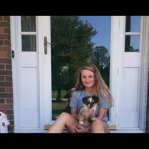 Profile Picture of Amber Esch (@amberesch) on Poshmark