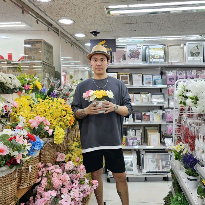 Profile Picture of Terry Wong (@terrywong61) on Tiktok