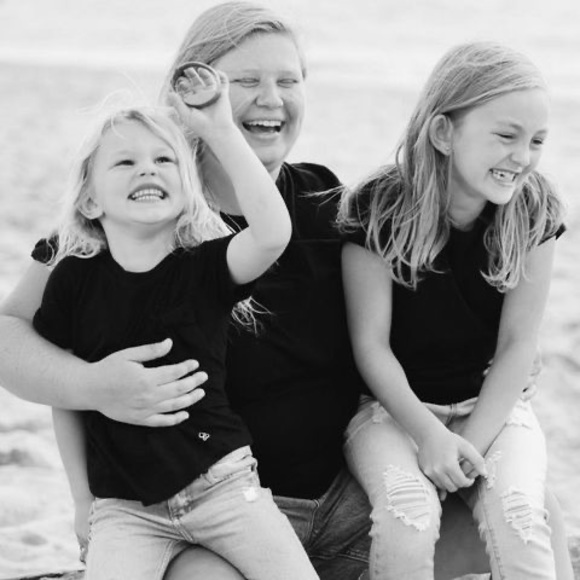 Profile Picture of Danielle Aydelotte (@d_aydelotte) on Poshmark