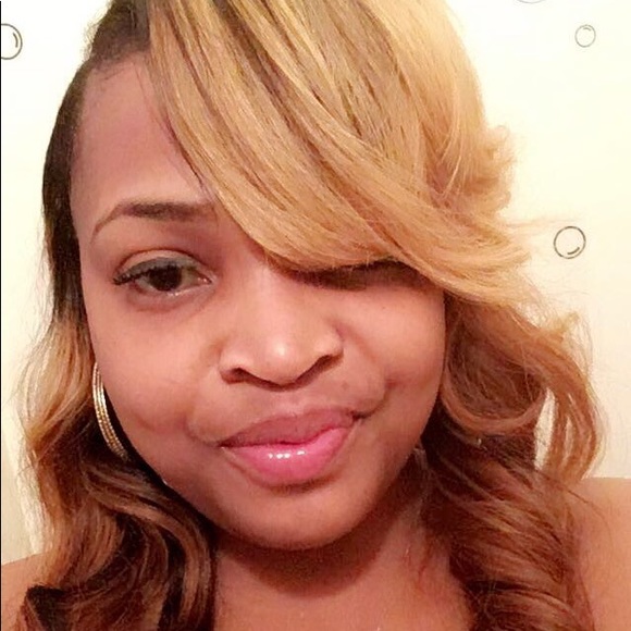 Profile Picture of Alecia Perkins (@honeybunn27) on Poshmark