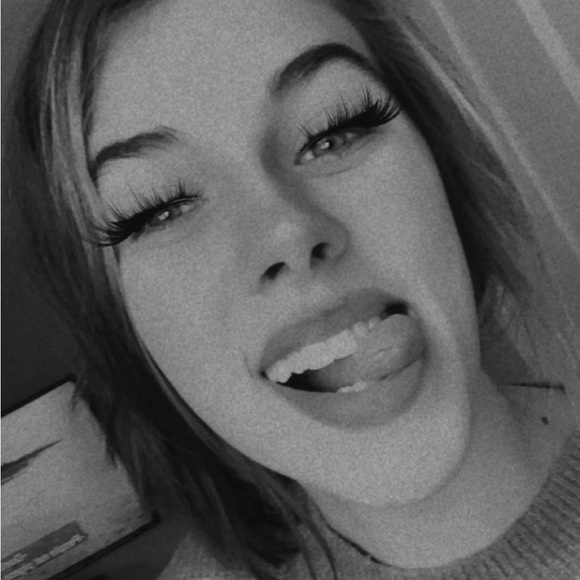 Profile Picture of Destiny Sepulvado (@destinysepulvad) on Poshmark