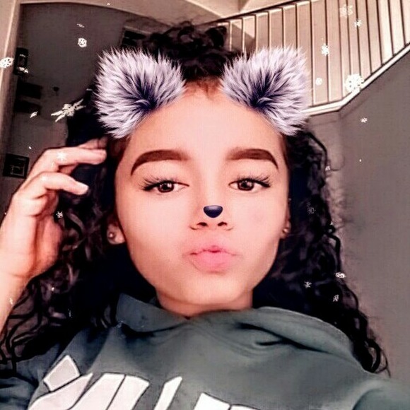Profile Picture of Angie Sanchez (@pyt_angie844) on Poshmark