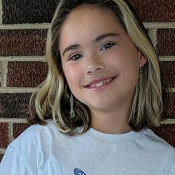 Ella Novak - Poshmark Profile Picture of Ella Novak (@ellanovak410) on Poshmark