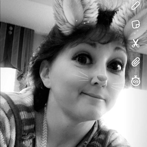 Profile Picture of Michelle Scheets (@mscheets) on Poshmark