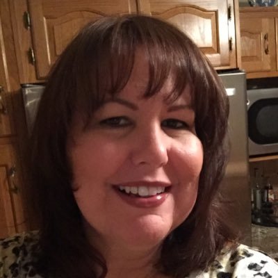 Profile Picture of Robyn Roth (@rettino4evr) on Twitter