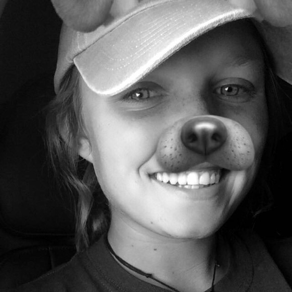 Profile Picture of Shelby Culp (@shelbyeculp) on Poshmark