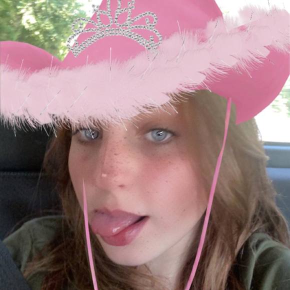 Profile Picture of Bailey Sweesy (@baileysweesy) on Poshmark